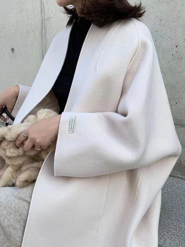 Long wool coat for women featuring a relaxed fit and minimalist design, perfect for autumn and winter fashion. 9