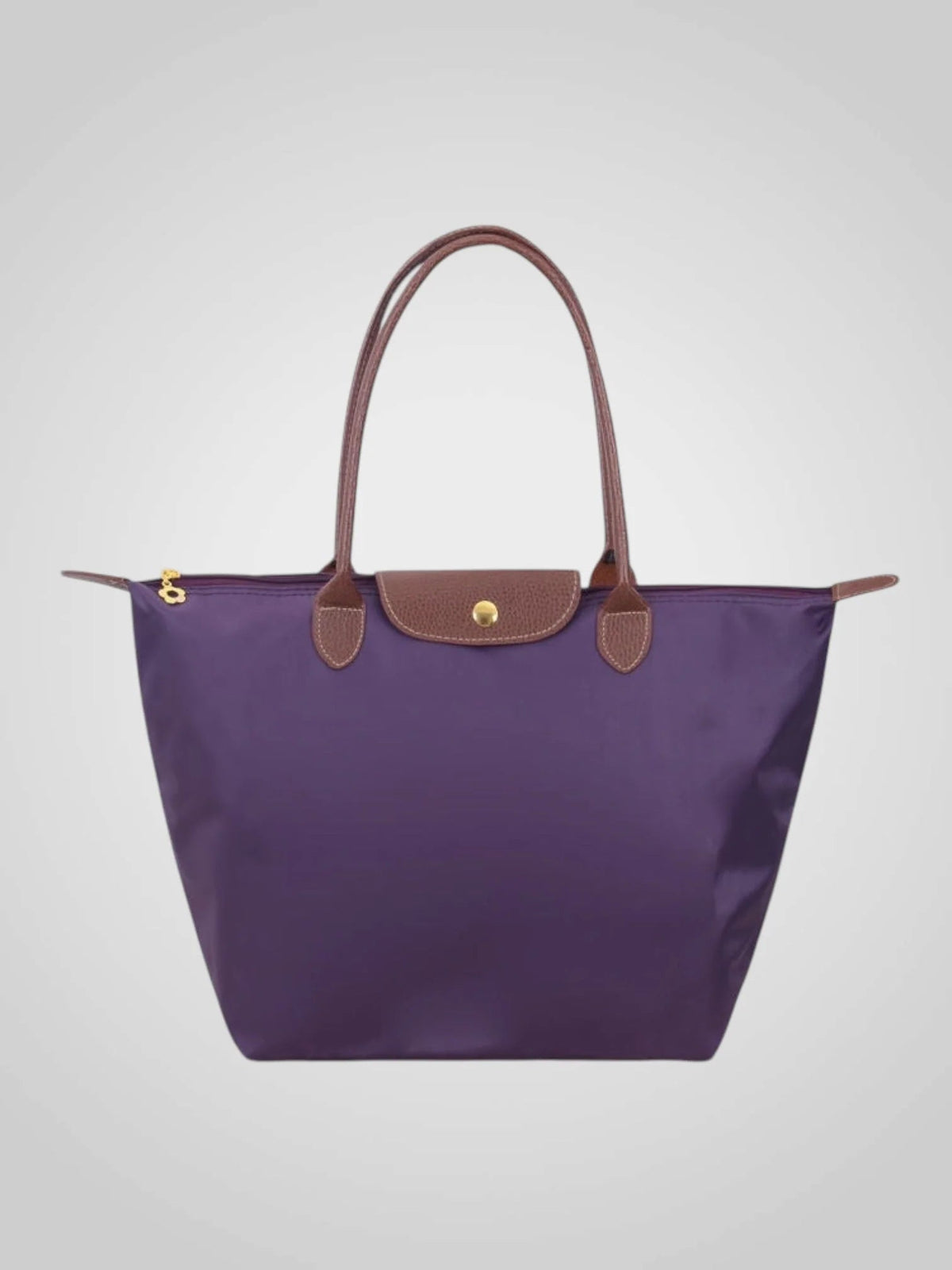 Luxury shoulder bag crafted from high-quality leather featuring a spacious interior and elegant design, perfect for everyday use. 9