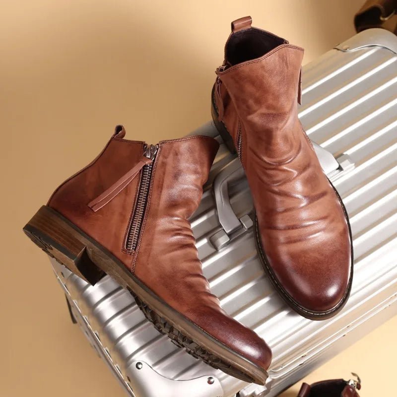 Men's Chelsea boots featuring a durable leather design, ideal versatile footwear for both casual and formal occasions. 1