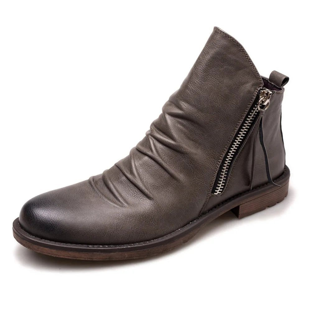 Men's Chelsea boots featuring a durable leather design, ideal versatile footwear for both casual and formal occasions. 3