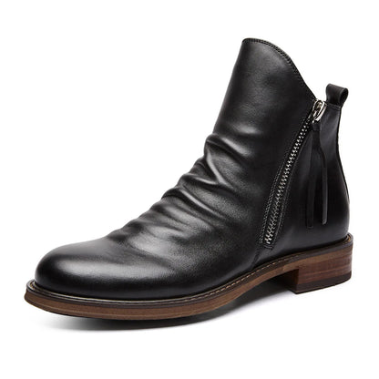 Men's Chelsea boots featuring a durable leather design, ideal versatile footwear for both casual and formal occasions. 2