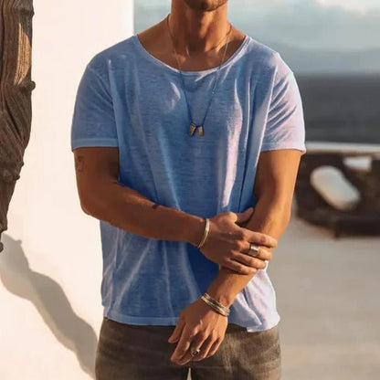 Men's cotton t-shirt featuring a classic crew neck and short sleeves, perfect for everyday wear and casual outfits. 2