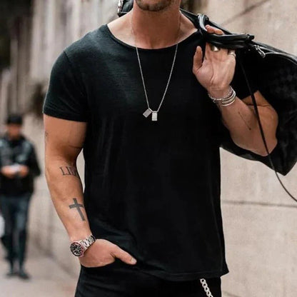 Men's cotton t-shirt featuring a classic crew neck and short sleeves, perfect for everyday wear and casual outfits. 1