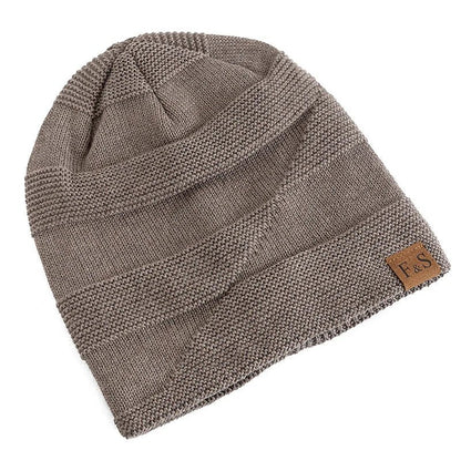 Men's winter hat with fur lining, warm acrylic beanie for cold weather, stylish and cozy design for men. 2