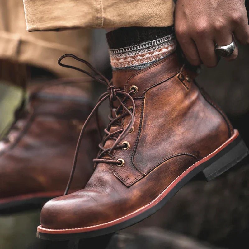 Men's high-top leather boots featuring a cushioned footbed, ideal for urban and outdoor wear, available in black and brown colors. 1