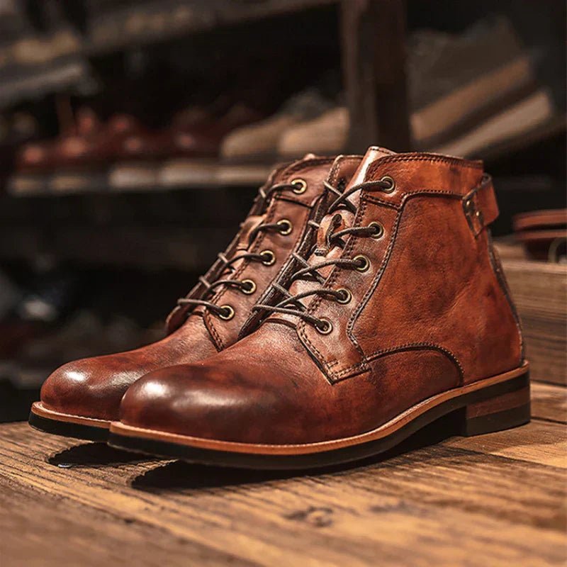 Men's high-top leather boots featuring a cushioned footbed, ideal for urban and outdoor wear, available in black and brown colors. 0