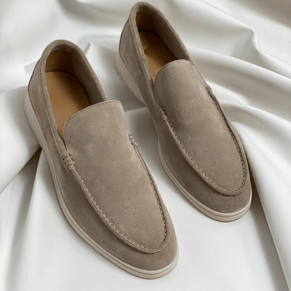 Men's vintage-inspired brown loafers made of PU leather featuring a comfortable slip-on design, perfect for casual or formal occasions. 1