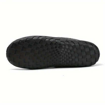 Men's slippers featuring a classic loafer design made with warm synthetic wool, perfect for winter comfort and relaxation. 7