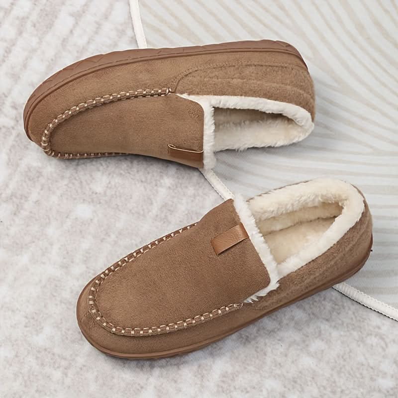 Men's slippers featuring a classic loafer design made with warm synthetic wool, perfect for winter comfort and relaxation. 9