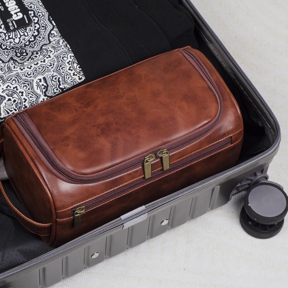 Men's travel makeup bag made of waterproof PU leather, featuring functional storage compartments, measuring 25 x 13 x 13 cm, ideal for organizing 2