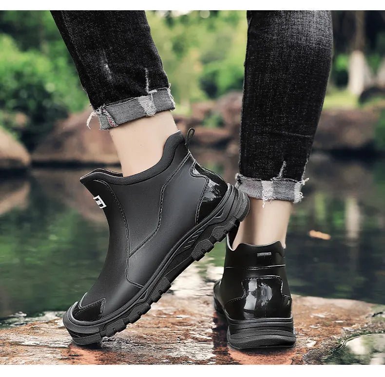 Men's lightweight waterproof ankle boots featuring an insulated design and anti-slip sole, perfect for outdoor adventures in wet conditions. 8