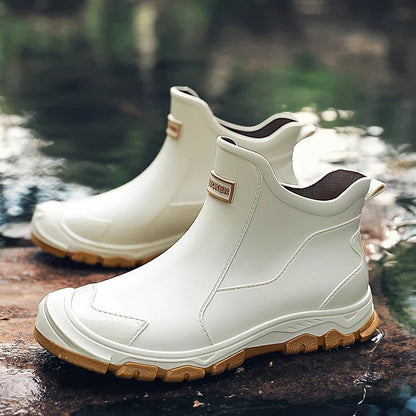 Men's lightweight waterproof ankle boots featuring an insulated design and anti-slip sole, perfect for outdoor adventures in wet conditions. 2