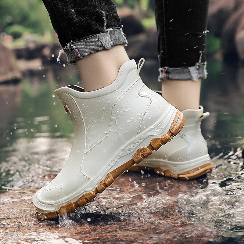 Men's lightweight waterproof ankle boots featuring an insulated design and anti-slip sole, perfect for outdoor adventures in wet conditions. 5