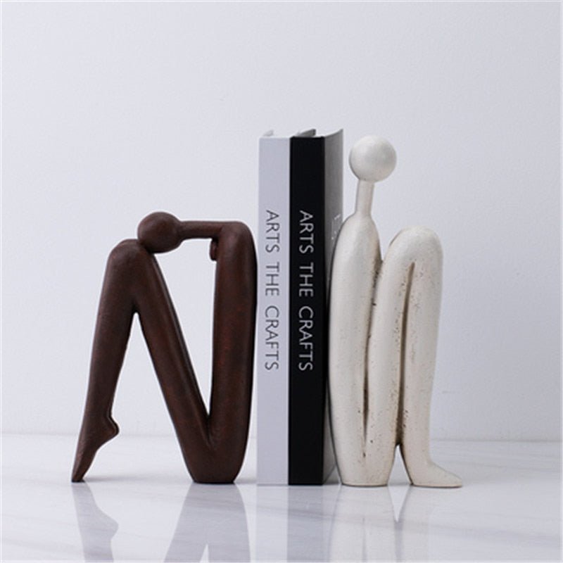 Minimalist bookshelf for small spaces featuring a durable steel and plastic design in brown and white colors, ideal for organizing books and decorative items. 0