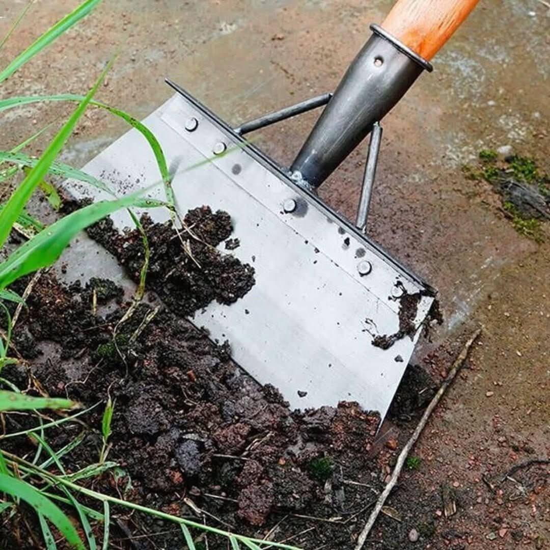 Multifunctional cleaning shovel featuring an ergonomic grip, made of durable manganese steel, designed for compact storage and versatile cleaning tasks. 5