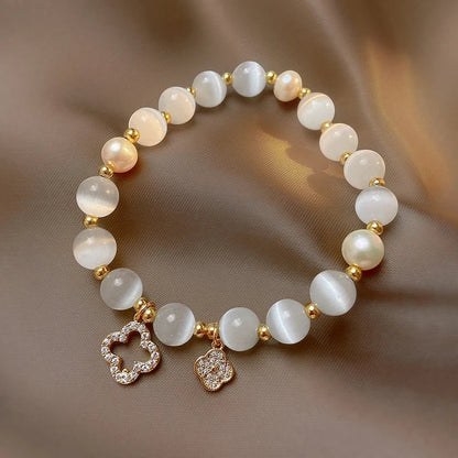 Natural crystal and pearl bracelet featuring an adjustable gold-plated chain, designed for emotional wellbeing and stylish elegance. 1