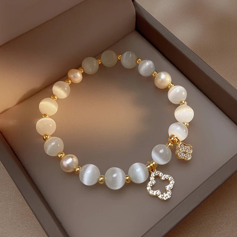 Natural crystal and pearl bracelet featuring an adjustable gold-plated chain, designed for emotional wellbeing and stylish elegance. 3