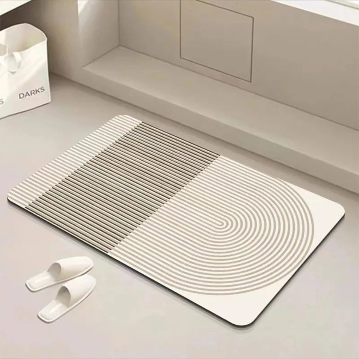 Non-slip bath mat featuring a super absorbent rubber base in an eco-friendly multicolor design, measuring 40x60 cm. 12