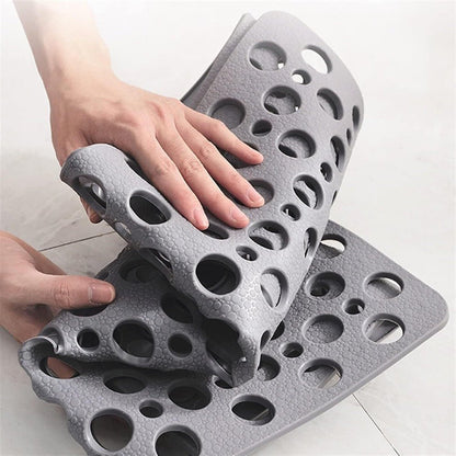 Non-slip shower mat featuring strong suction cups for stability, quick drainage holes for efficient water flow, and mold-resistant material for a hygienic bathroom experience. 6