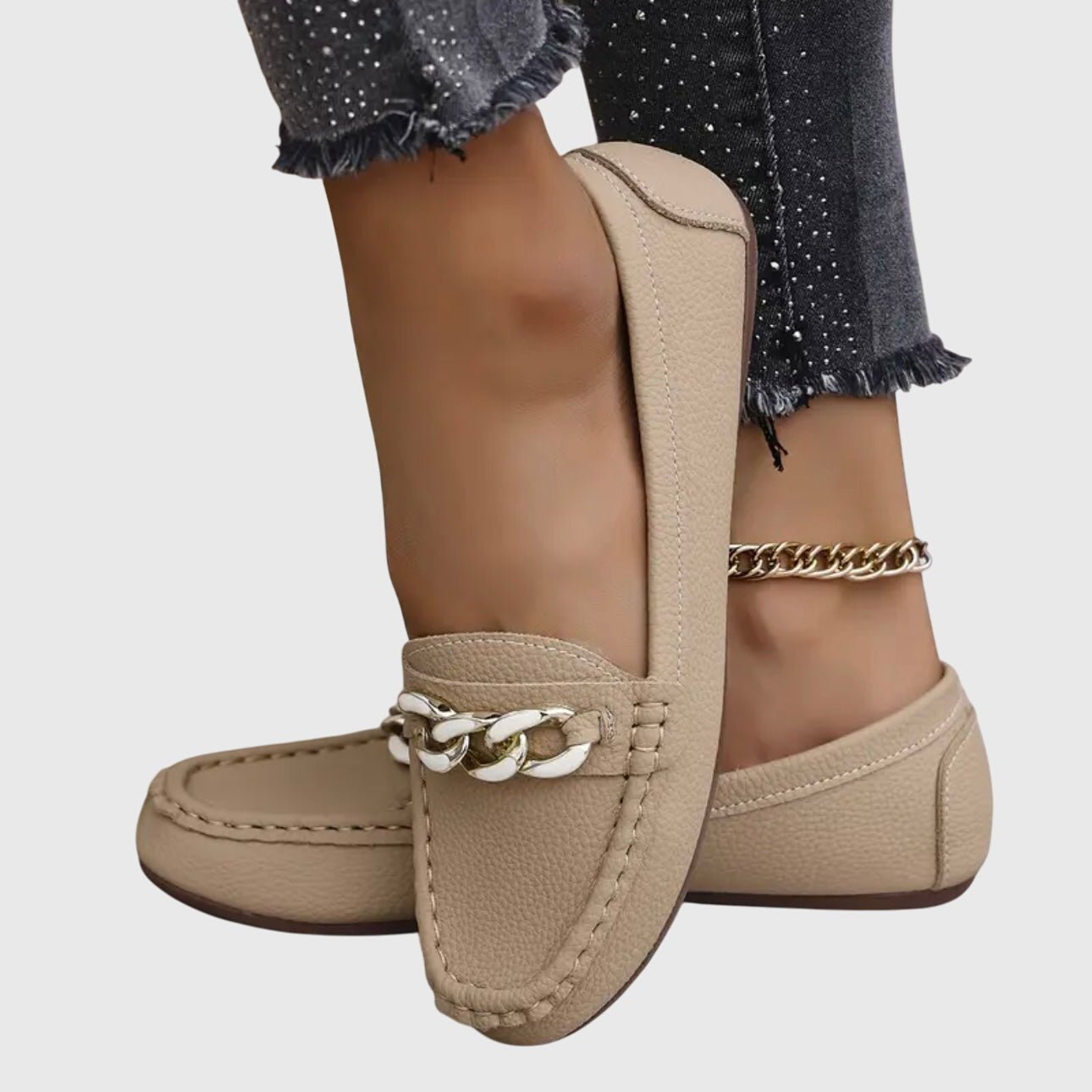 Orthopedic loafers featuring a cushioned insole and anti-slip sole, designed with a timeless style and elegant gold-chain detail. 7