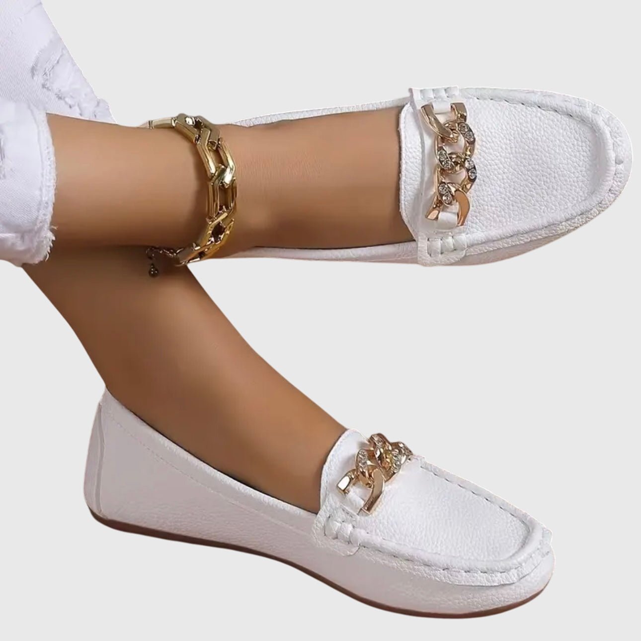 Orthopedic loafers featuring a cushioned insole and anti-slip sole, designed with a timeless style and elegant gold-chain detail. 0