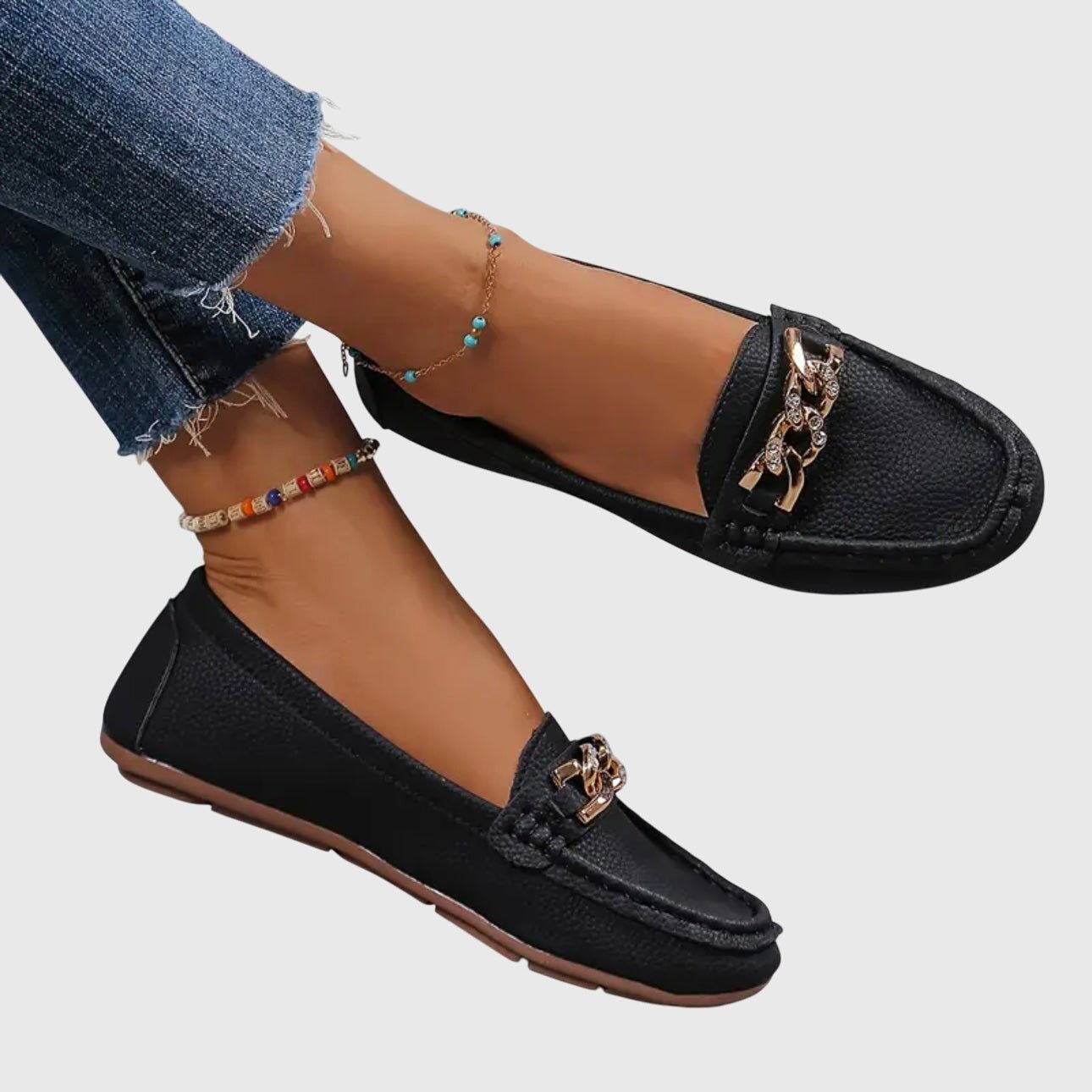 Orthopedic loafers featuring a cushioned insole and anti-slip sole, designed with a timeless style and elegant gold-chain detail. 1