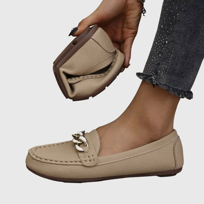 Orthopedic loafers featuring a cushioned insole and anti-slip sole, designed with a timeless style and elegant gold-chain detail. 4