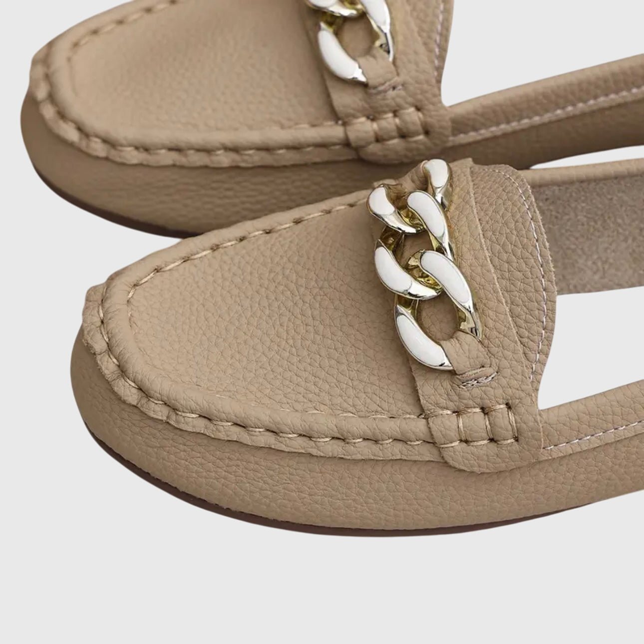 Orthopedic loafers featuring a cushioned insole and anti-slip sole, designed with a timeless style and elegant gold-chain detail. 3