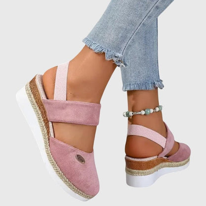 Orthopedic sandals for women featuring arch support and a breathable design, providing a custom fit for all foot shapes, ideal for comfort and style. 7