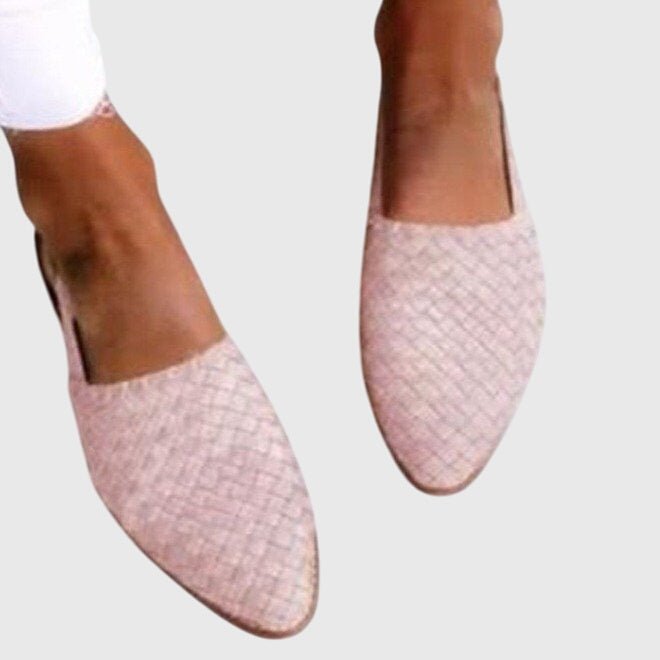Orthopedic sandals for women featuring arch support and cushioned insoles, designed for stylish comfort and support in every step. 4