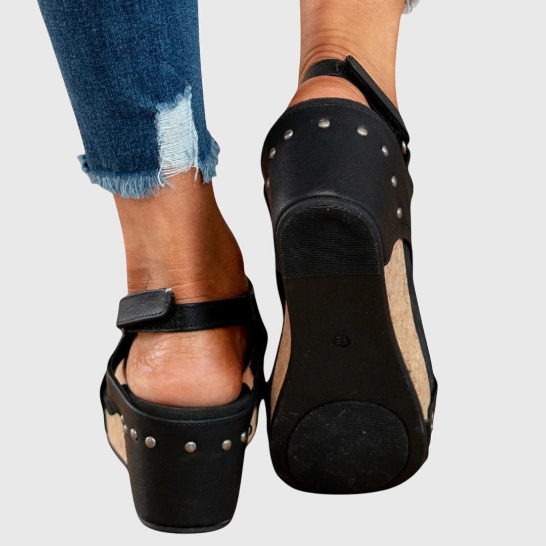 Orthopedic sandals for women featuring a cushioned insole and adjustable buckle, designed for comfort and elegance, lightweight construction suitable for all-day wear. 7