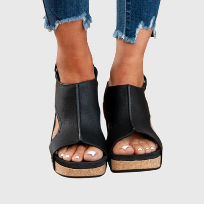 Orthopedic sandals for women featuring a cushioned insole and adjustable buckle, designed for comfort and elegance, lightweight construction suitable for all-day wear. 4