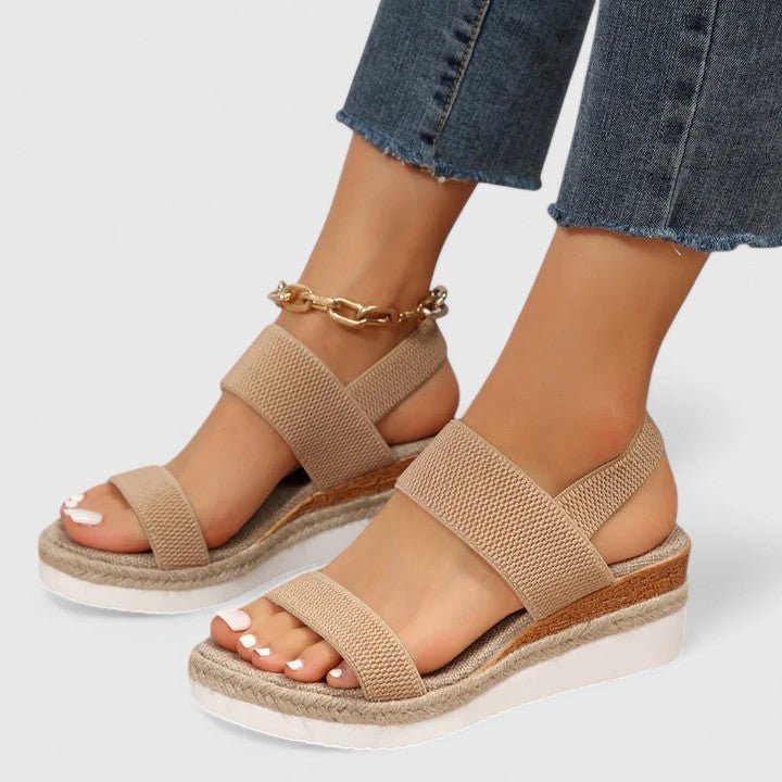 Orthopedic sandals for women featuring enhanced arch support and cushioned comfort, designed for all-day wear and foot health. 3