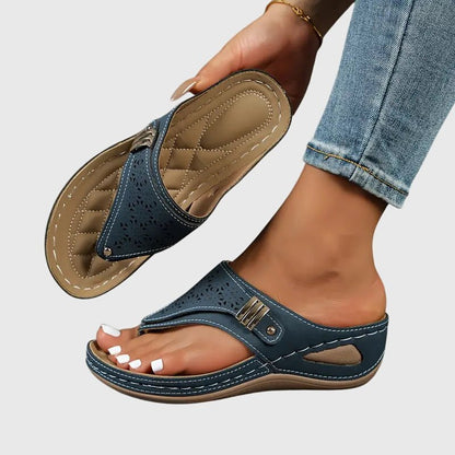 Orthopedic sandals for women featuring ergonomic support, a shock-absorbing sole, and a convenient slip-on design for all-day comfort and style. 2