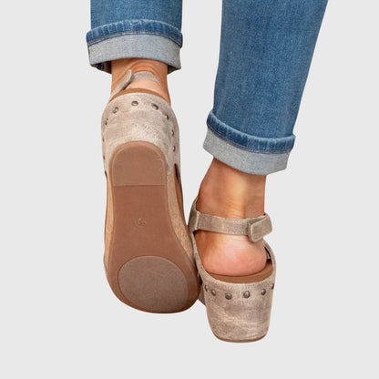 Orthopedic sandals featuring a cushioned insole and adjustable buckle for a comfortable fit, designed with a lightweight and versatile style suitable for everyday wear. 2