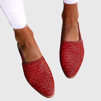 Orthopedic sandals for women featuring three-arch support, designed for comfort and style, perfect for all-day wear.

 1