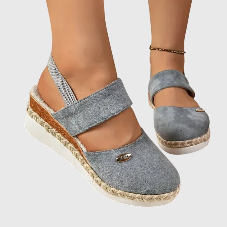 Orthopedic sandals featuring ultimate cushioning and a breathable design for enhanced stability, designed for a custom fit suitable for all sizes. 2