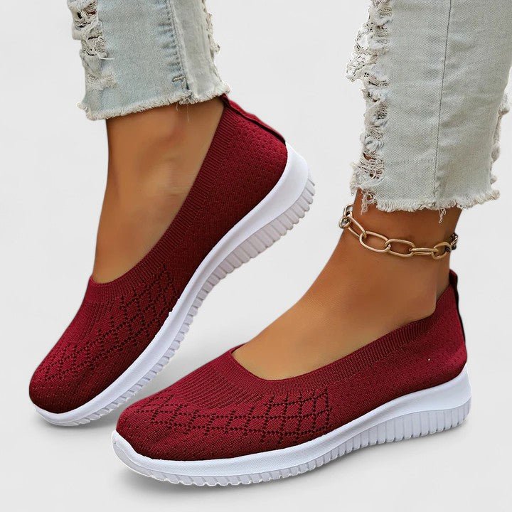 Orthopedic slip-on women's shoes featuring a shock-absorbing design and a comfortable minimalist style, perfect for everyday wear. 3