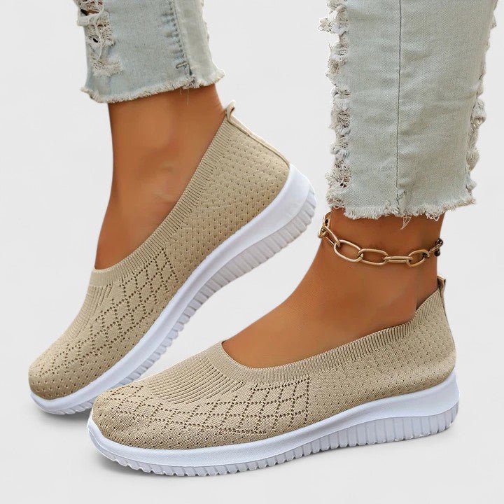 Orthopedic slip-on women's shoes featuring a shock-absorbing design and a comfortable minimalist style, perfect for everyday wear. 4