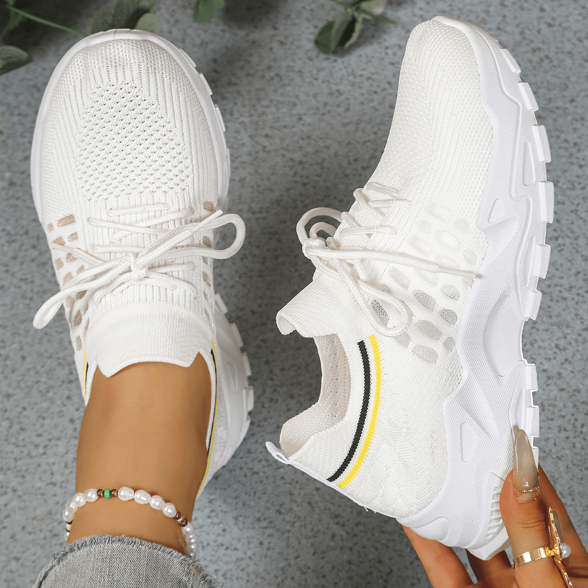 Orthopedic sneakers featuring arch support, shock-absorbing soles, and a wide toe box for ultimate comfort and foot health. 2