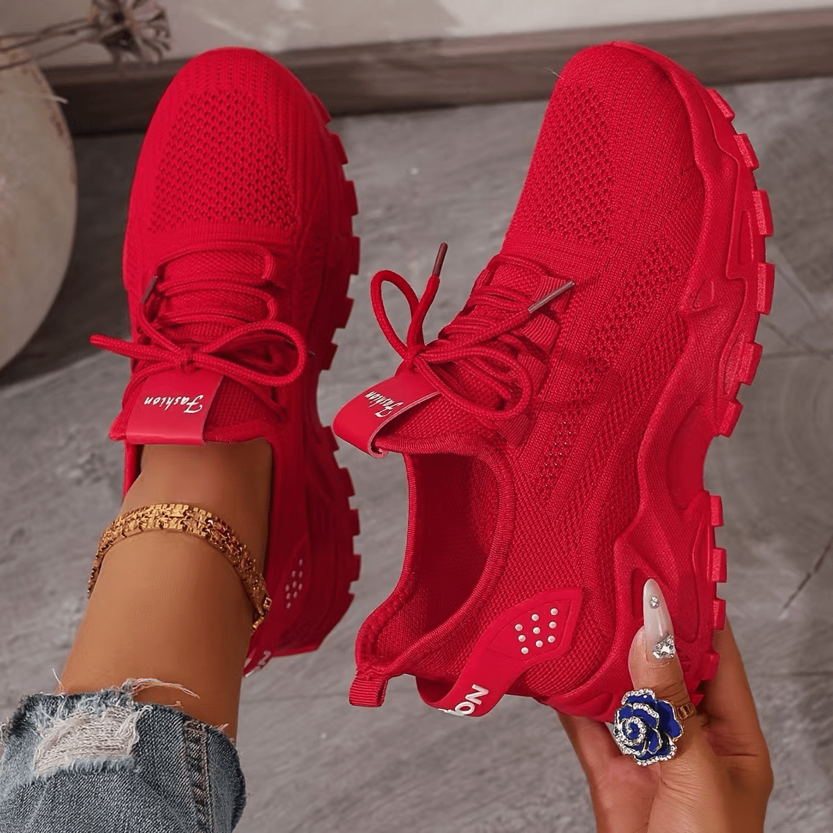 Orthopedic sneakers featuring arch support, shock-absorbing soles, and a wide toe box for ultimate comfort and foot health. 3