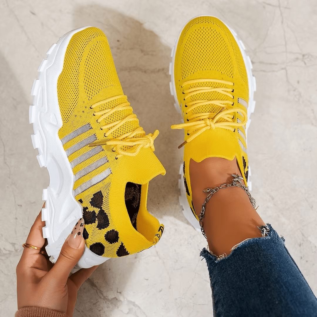 Orthopedic sneakers featuring arch support, shock-absorbing soles, and a wide toe box for ultimate comfort and foot health. 7
