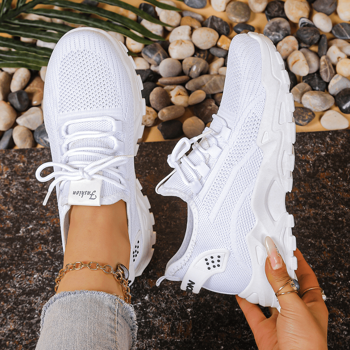 Orthopedic sneakers featuring arch support, shock-absorbing soles, and a wide toe box for ultimate comfort and foot health. 6