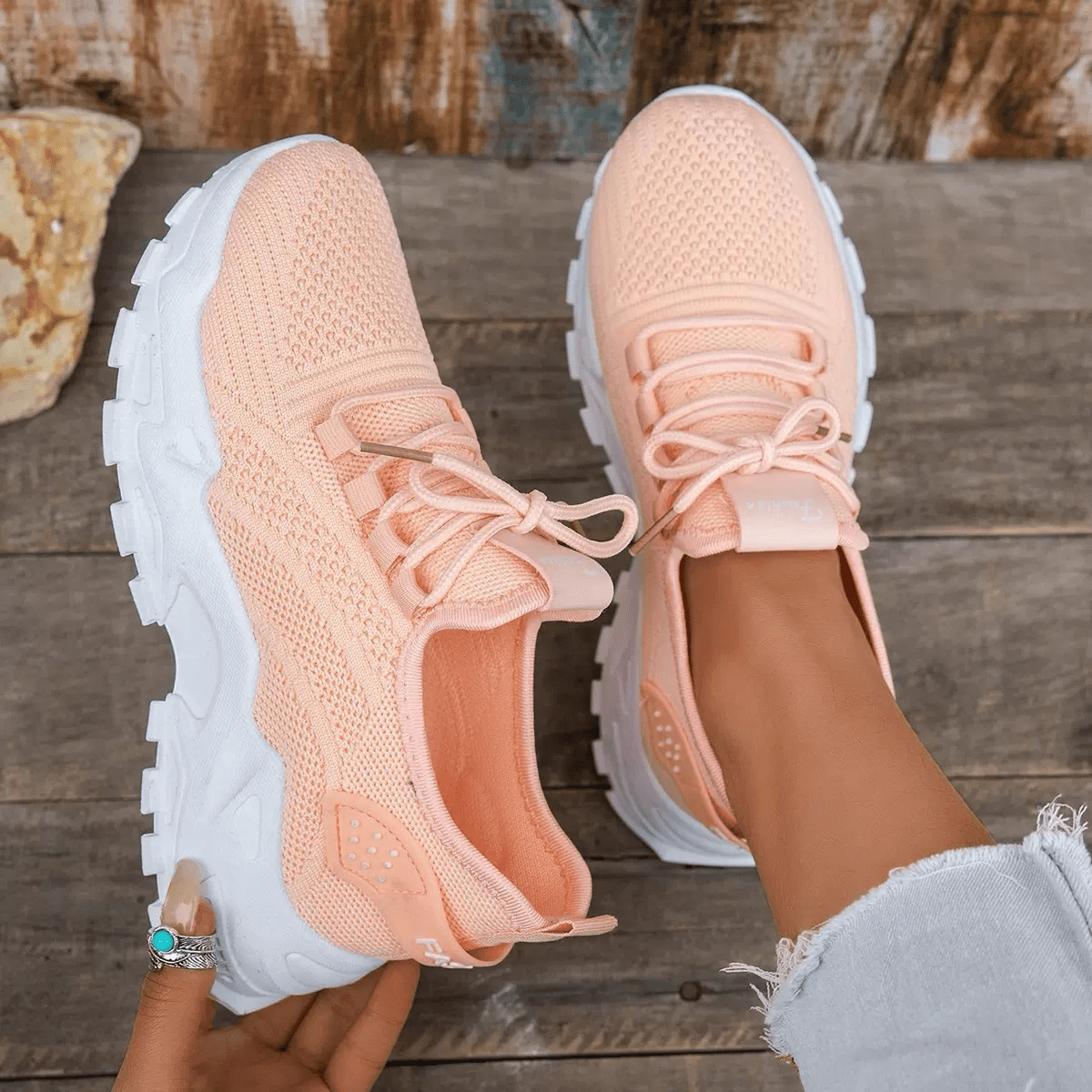 Orthopedic sneakers featuring arch support, shock-absorbing soles, and a wide toe box for ultimate comfort and foot health. 4