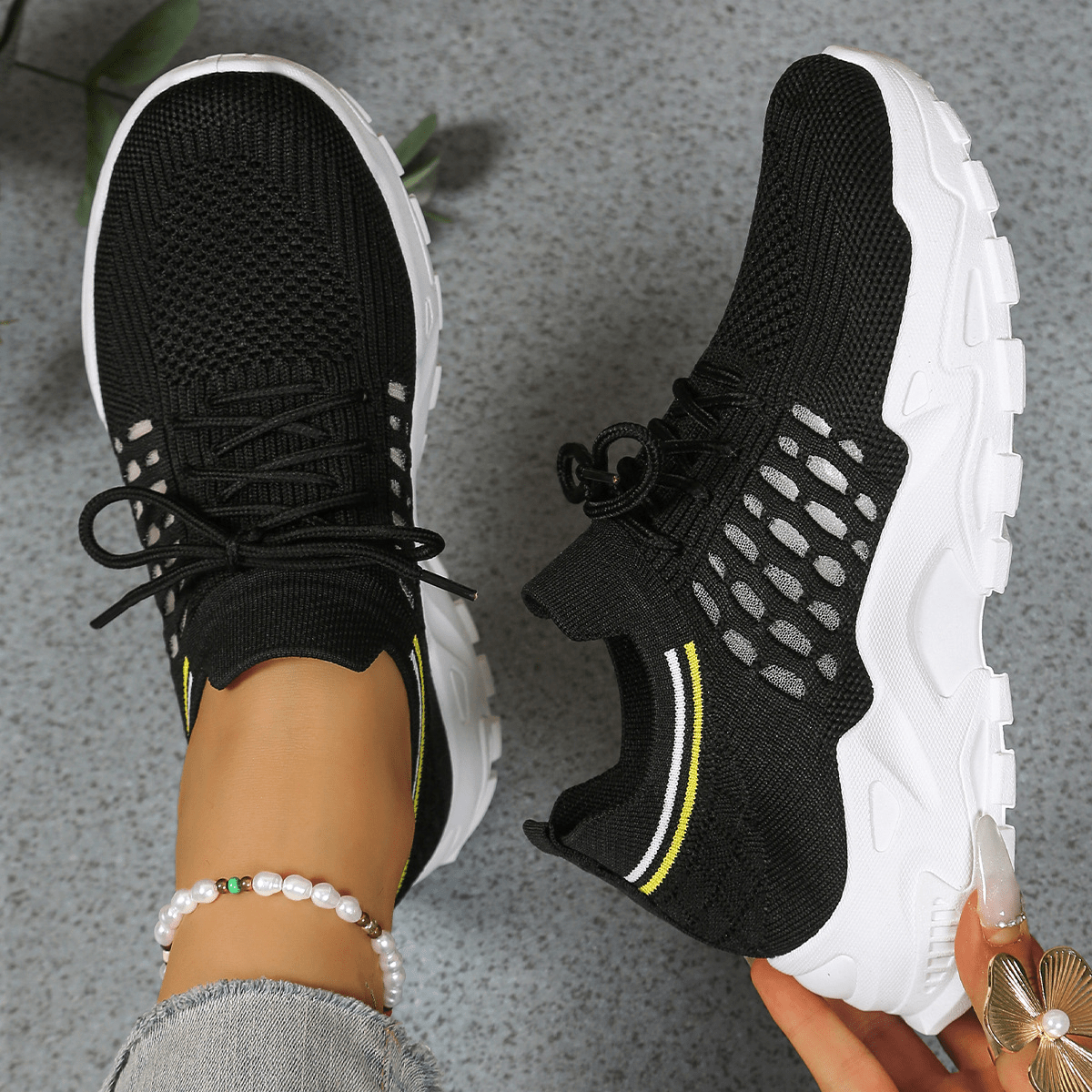 Orthopedic sneakers featuring arch support, shock-absorbing soles, and a wide toe box for ultimate comfort and foot health. 1