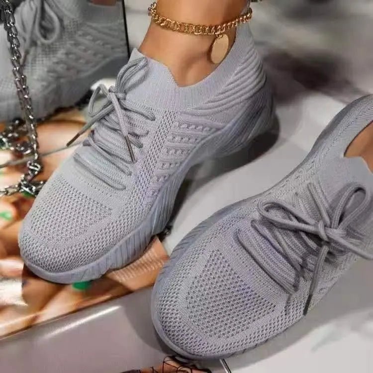 Orthopedic walking sneakers for women featuring a lightweight mesh upper and a supportive footbed, ideal for walking and travel. 3