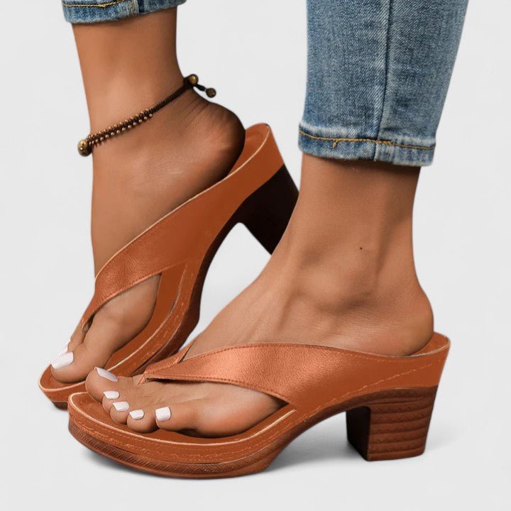 Orthopedic women's heels featuring an ergonomic footbed and shock-absorbing sole, designed in elegant synthetic leather for comfort and style. 3