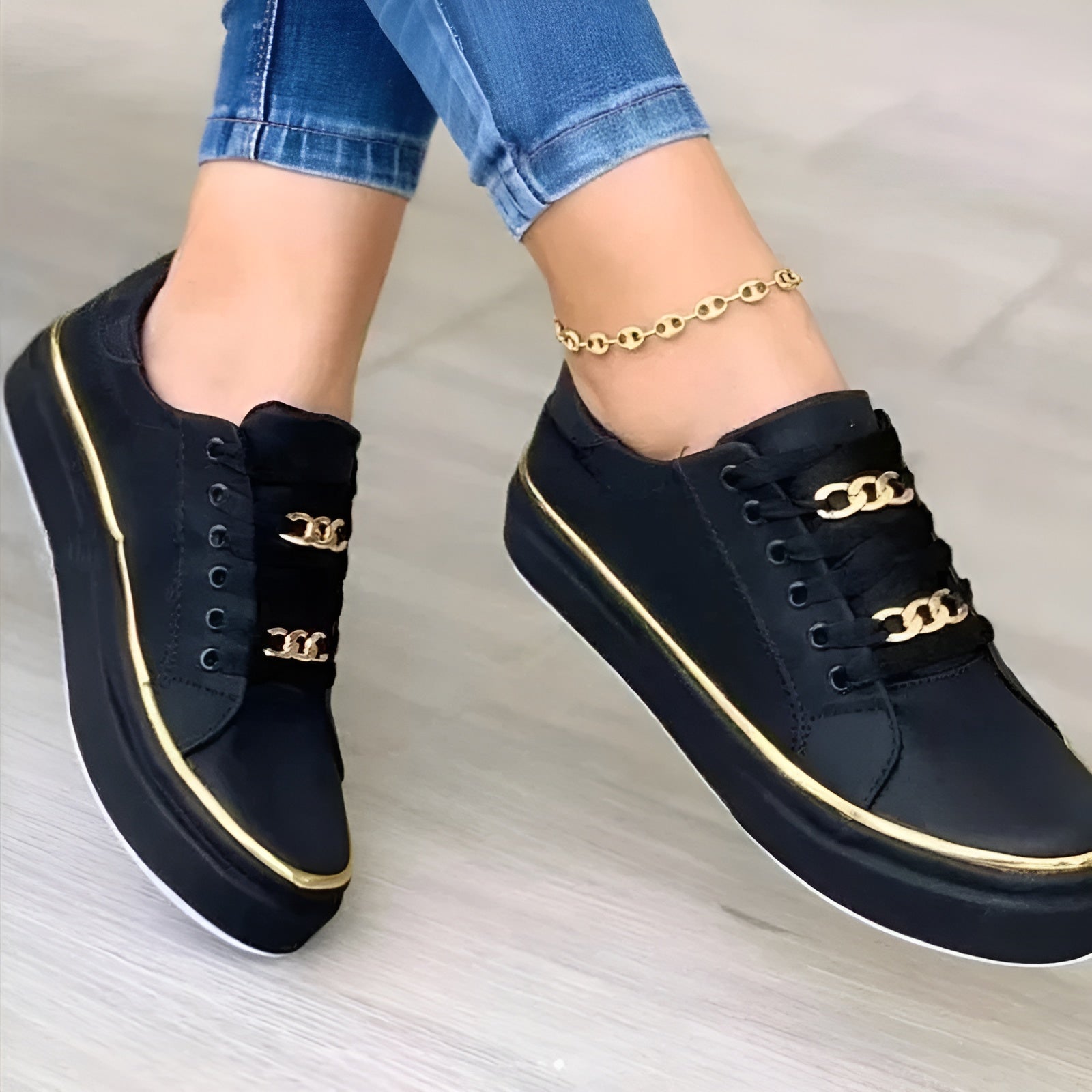 Orthopedic women's sneakers featuring shock-absorbing soles and stylish golden accents for comfort and fashion. 2