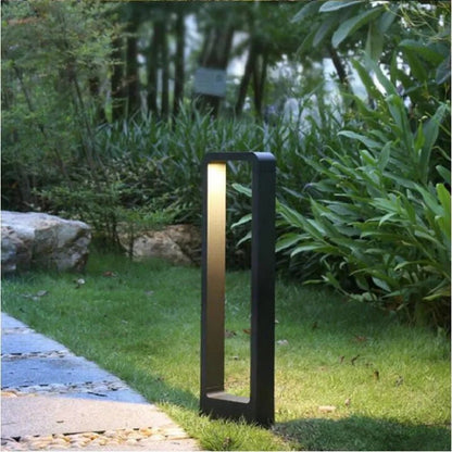 Outdoor garden lamp featuring a 15W LED light, designed with durable cast aluminum for enhanced longevity, perfect for illuminating pathways and patios. 2