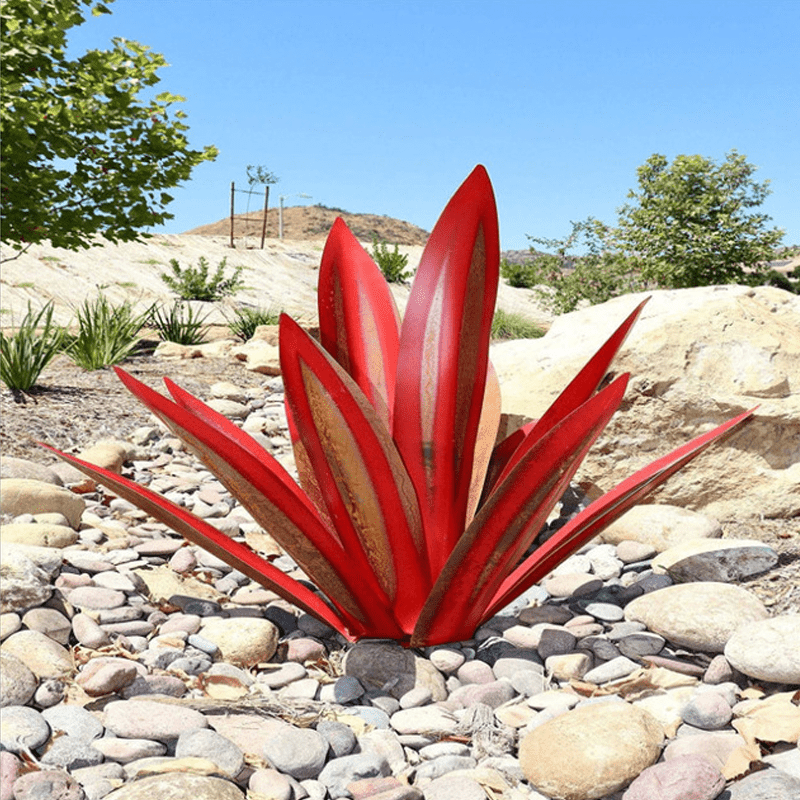 Weather-resistant outdoor lamp designed in an elegant agave shape, perfect for illuminating gardens and terraces. 4